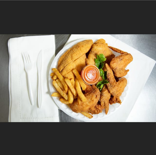 4 Wings & 4 Fish Combo.
